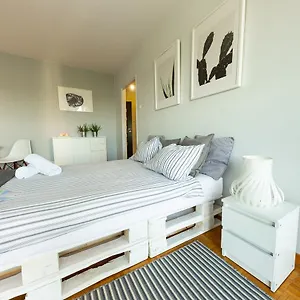 warszawa-apartamenty-promyk.warsawhotelspoland.com/
